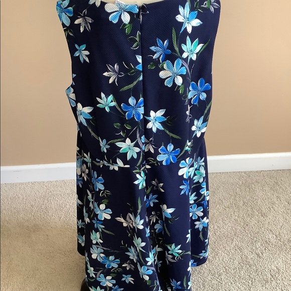 Floral navy fit and flare dress - Picture 4 of 6